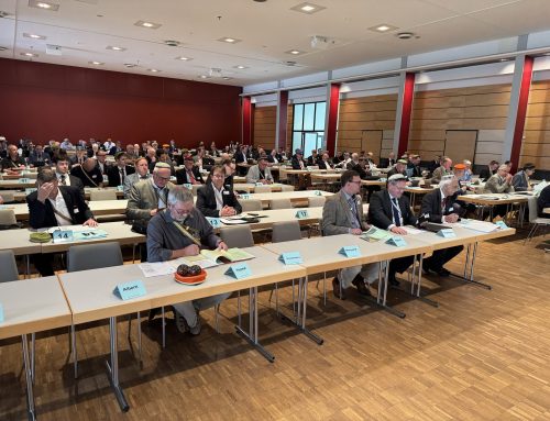 Alte Herren zeigen sich diskussionsfreudiger